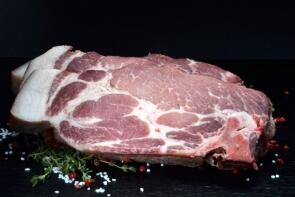 Dry Aged Pork vom Schweinehals Kotelett-3 Wochen gereift